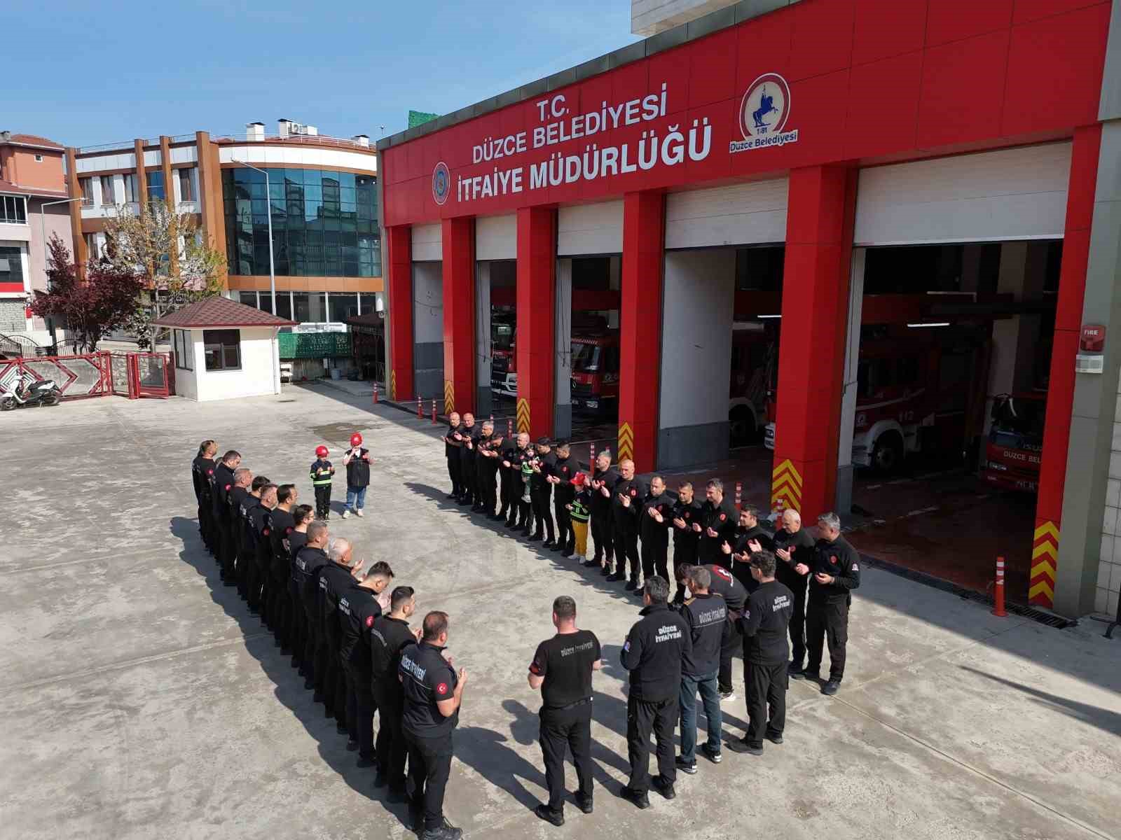 Çocukların itfaiyeci olma hayalleri gerçek oldu
