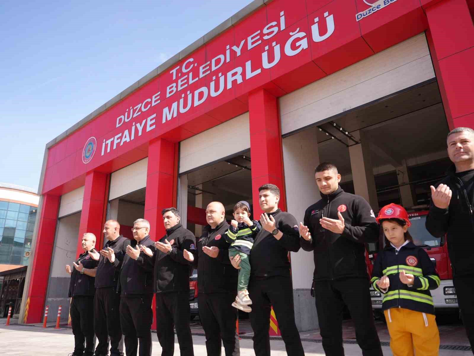 Çocukların itfaiyeci olma hayalleri gerçek oldu
