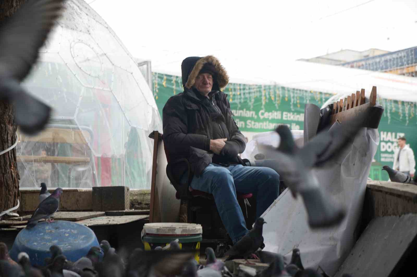 "Çocukların Kuşçu Dedesi" kuşlar için meydanı terk etmiyor
"Çocukların Kuşçu Dedesi" kuşlar için meydanı terk etmiyor