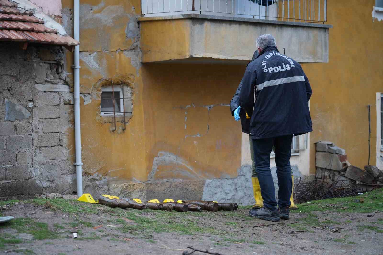 Çocukların oynadığı cisimler mühimmat çıktı: 11 adet top mermisi muhafaza altına alındı
