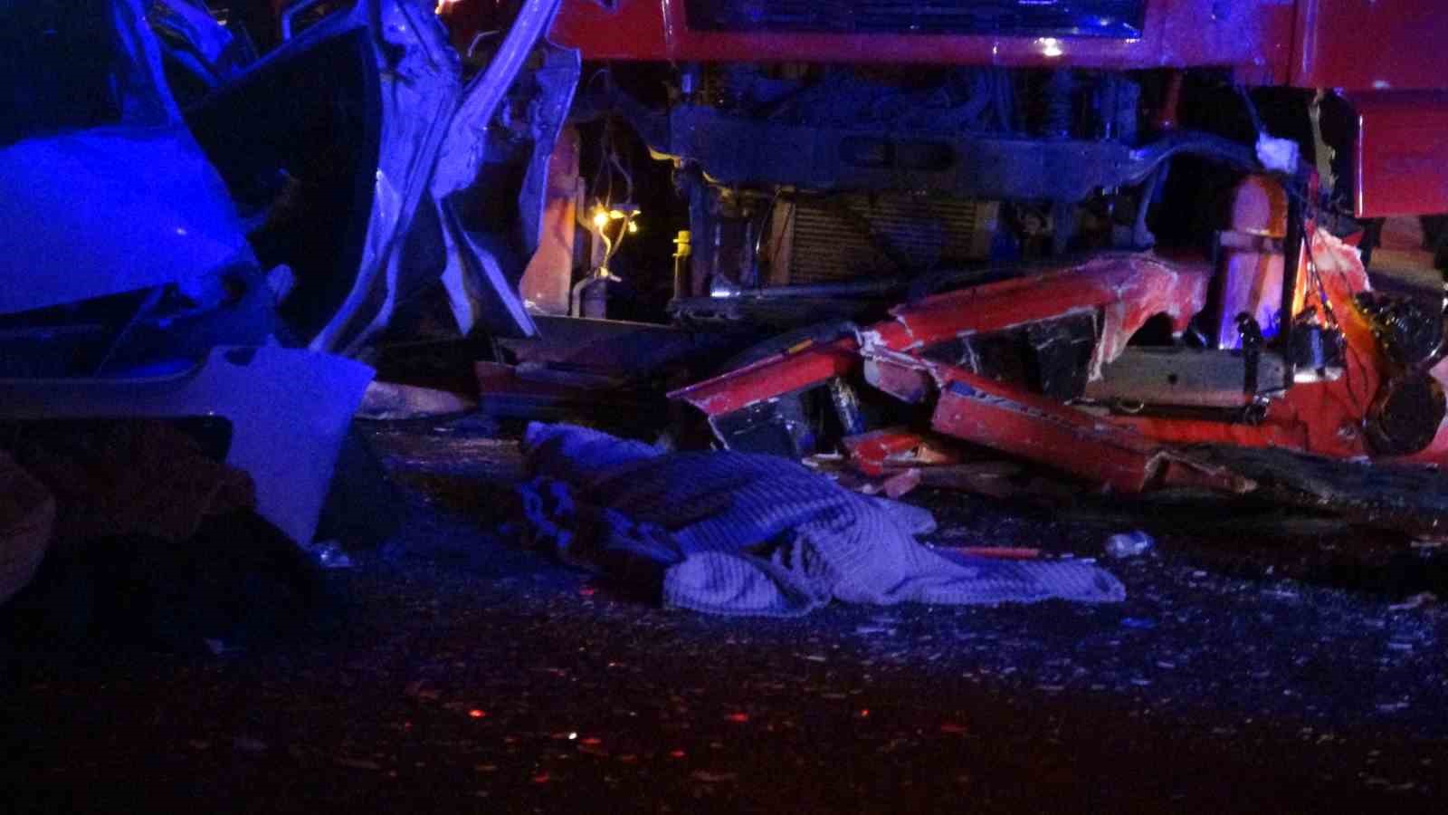 Çocuklarını korumaya çalışırken kazada hayatını kaybeden annenin cenazesi Batman’a gönderildi
Çocuklarını korumaya çalışırken kazada hayatını kaybeden annenin cenazesi Batman’a gönderildi