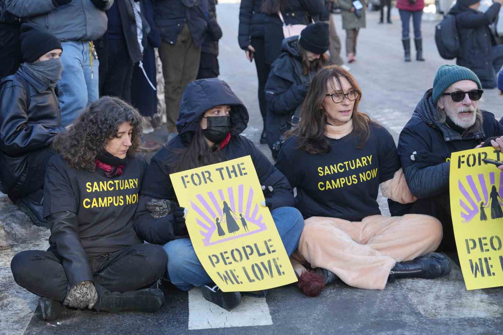 Columbia Üniversitesi önünde ICE protestosu: 10 öğrenci gözaltına alındı
