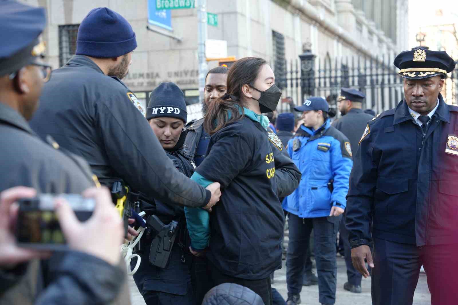 Columbia Üniversitesi önünde ICE protestosu: 10 öğrenci gözaltına alındı

