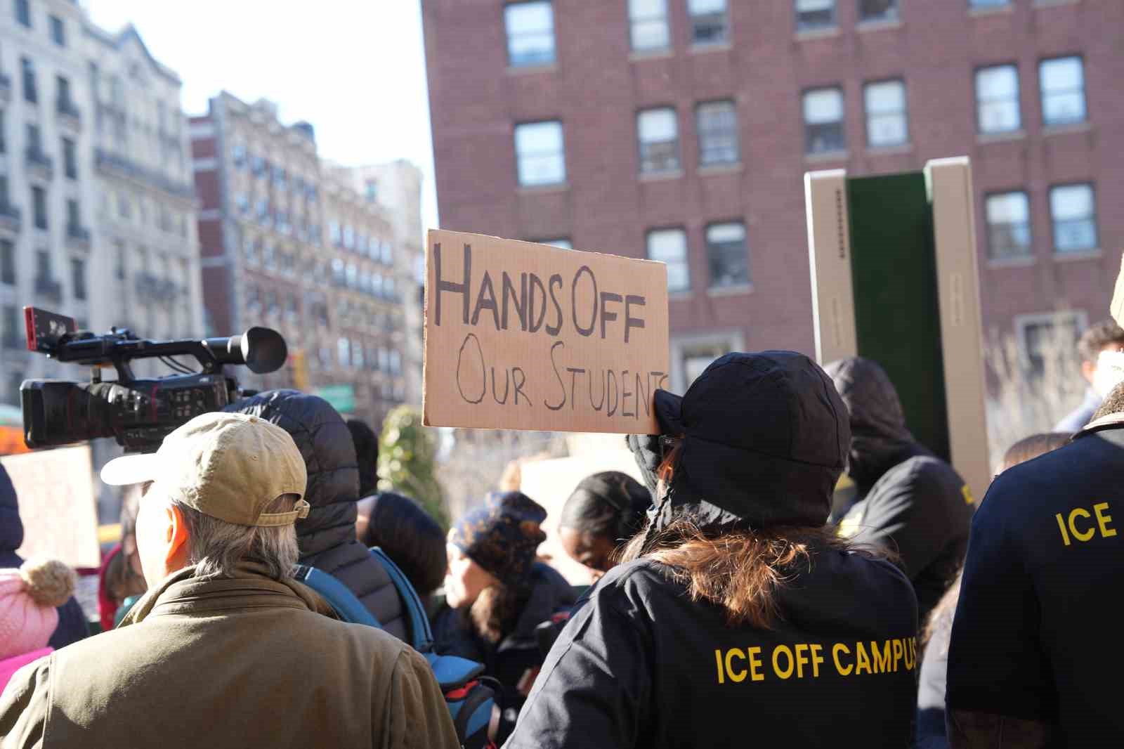 Columbia Üniversitesi önünde ICE protestosu: 10 öğrenci gözaltına alındı
