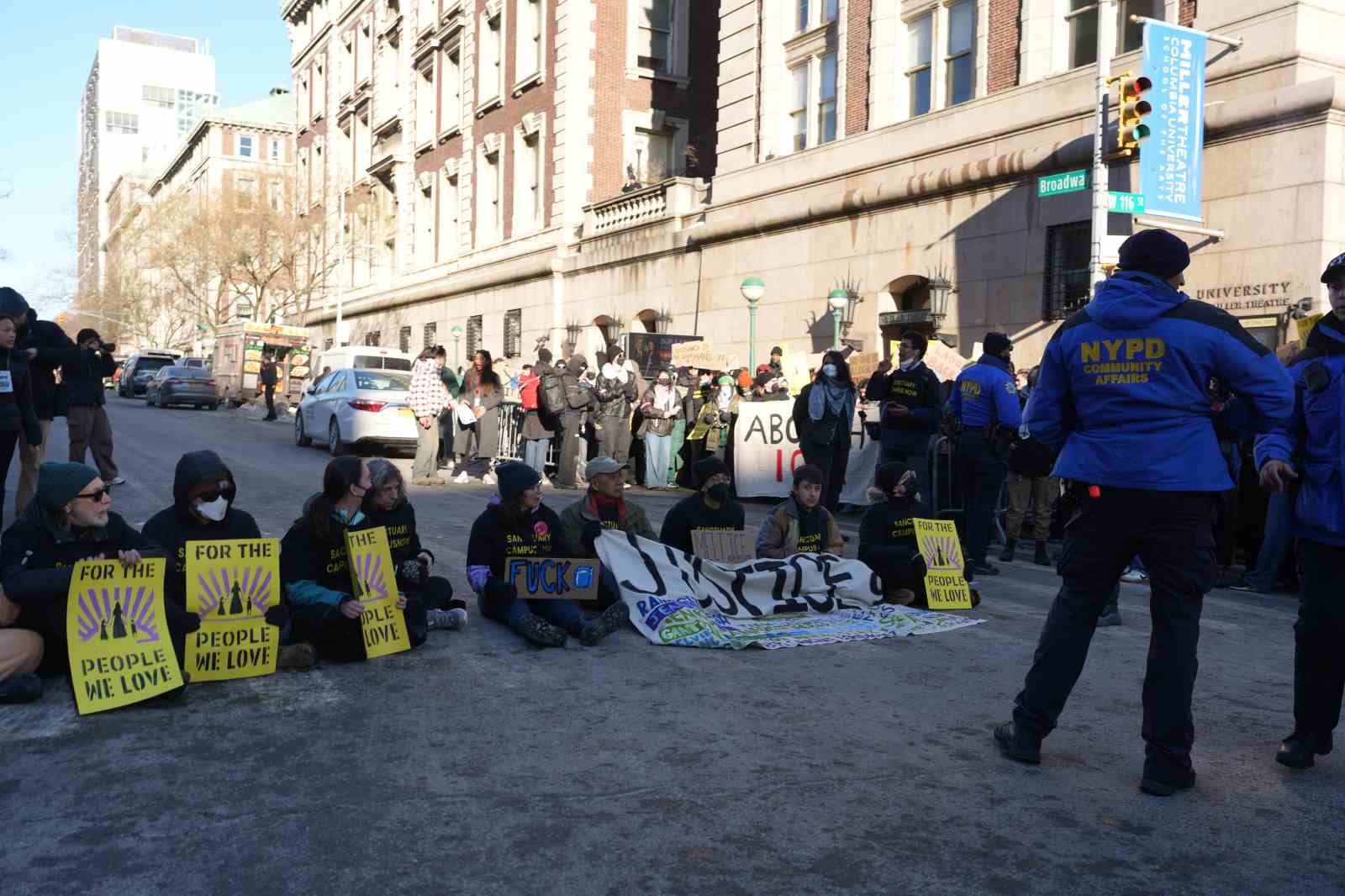 Columbia Üniversitesi önünde ICE protestosu: 10 öğrenci gözaltına alındı
