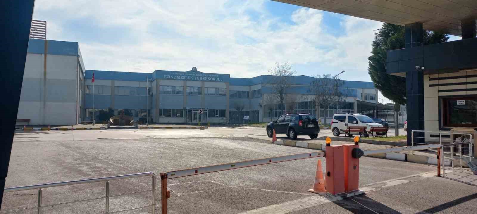 ÇOMÜ’de öğrencilik kaydı için sistemde usulsüzlük yapan personel açığa alındı
