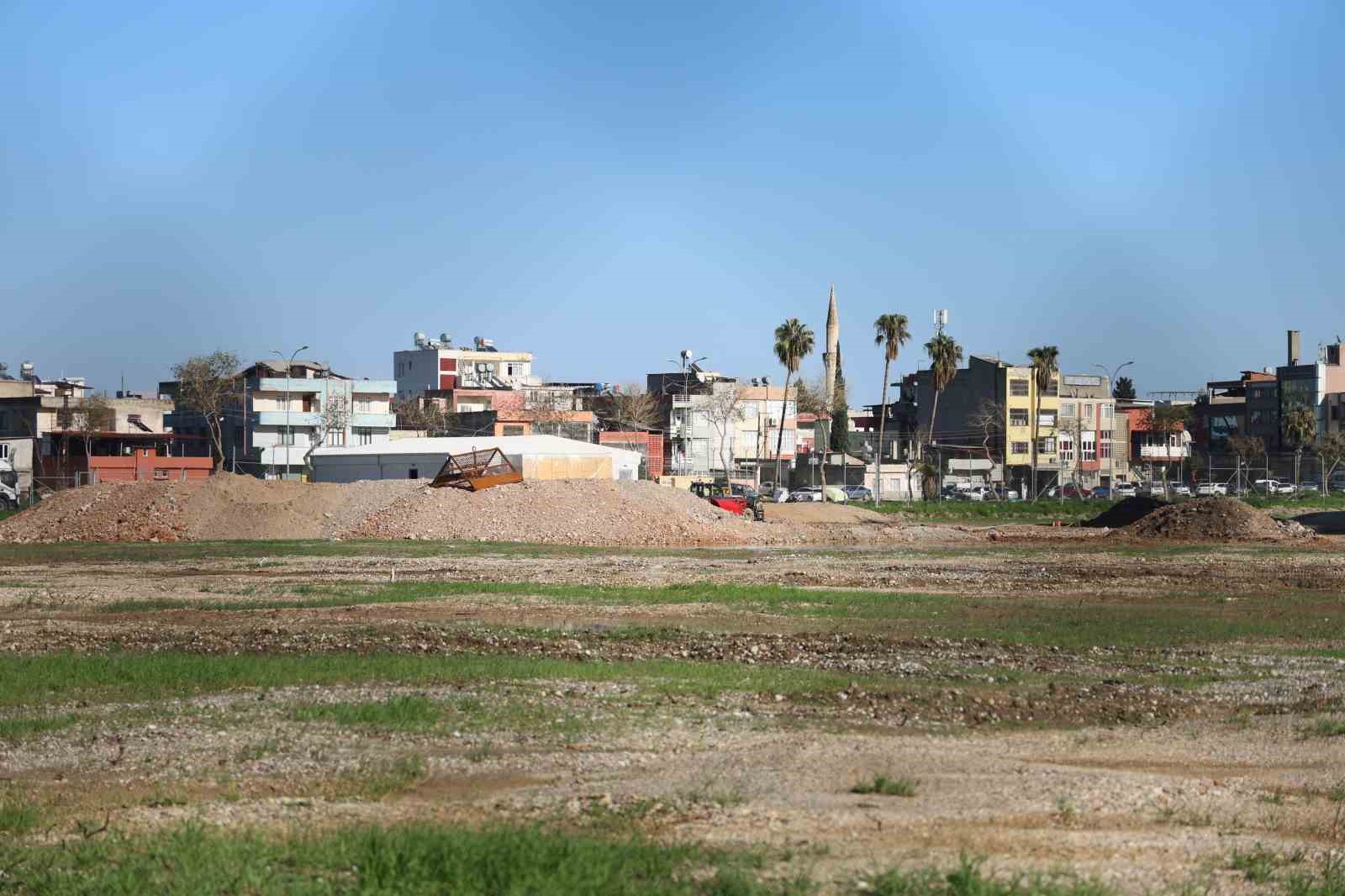 Coniler, Conolara komşu oluyor
