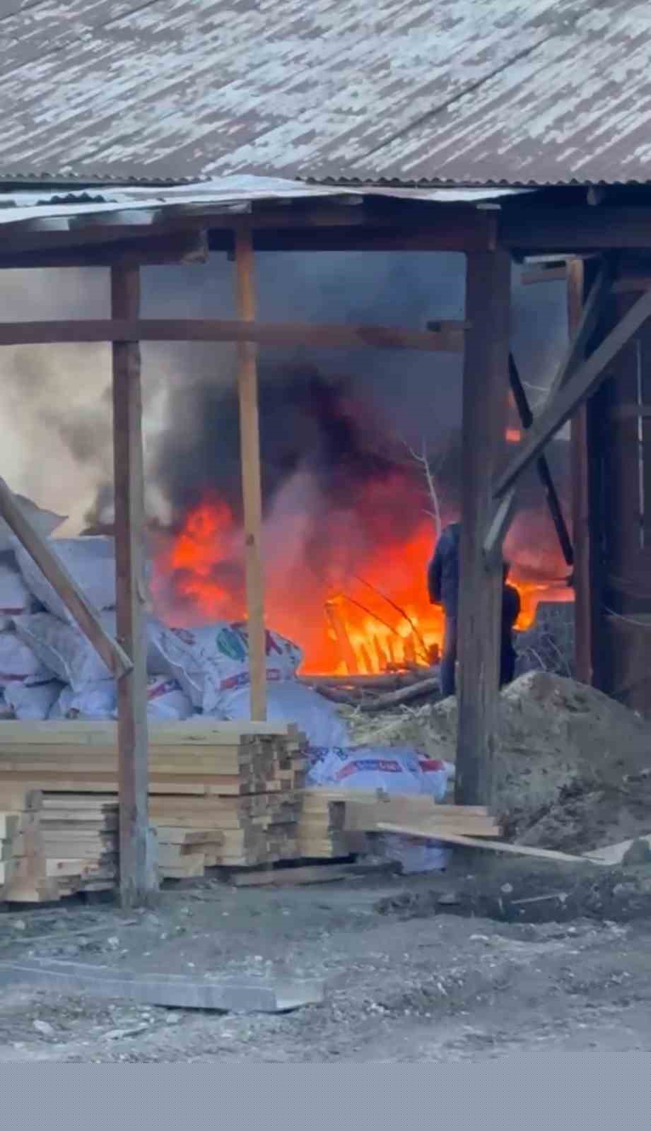 Çöp konteynerlerinde çıkan yangın korkuttu
