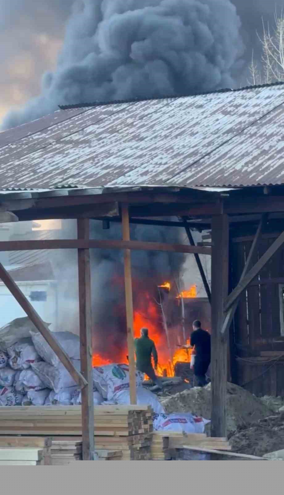 Çöp konteynerlerinde çıkan yangın korkuttu
