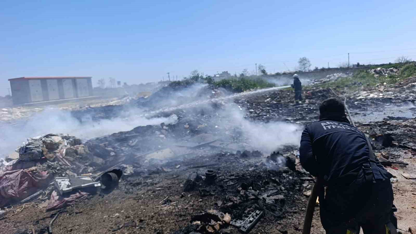 Çöp ve hurdalar yine alev aldı vatandaşlar duruma isyan etti
