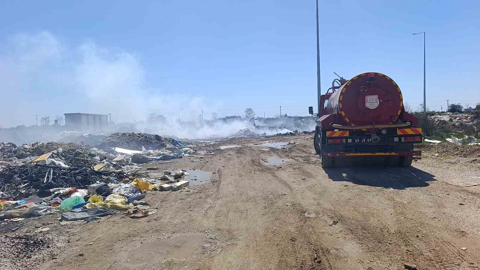 Çöp ve hurdalar yine alev aldı vatandaşlar duruma isyan etti
