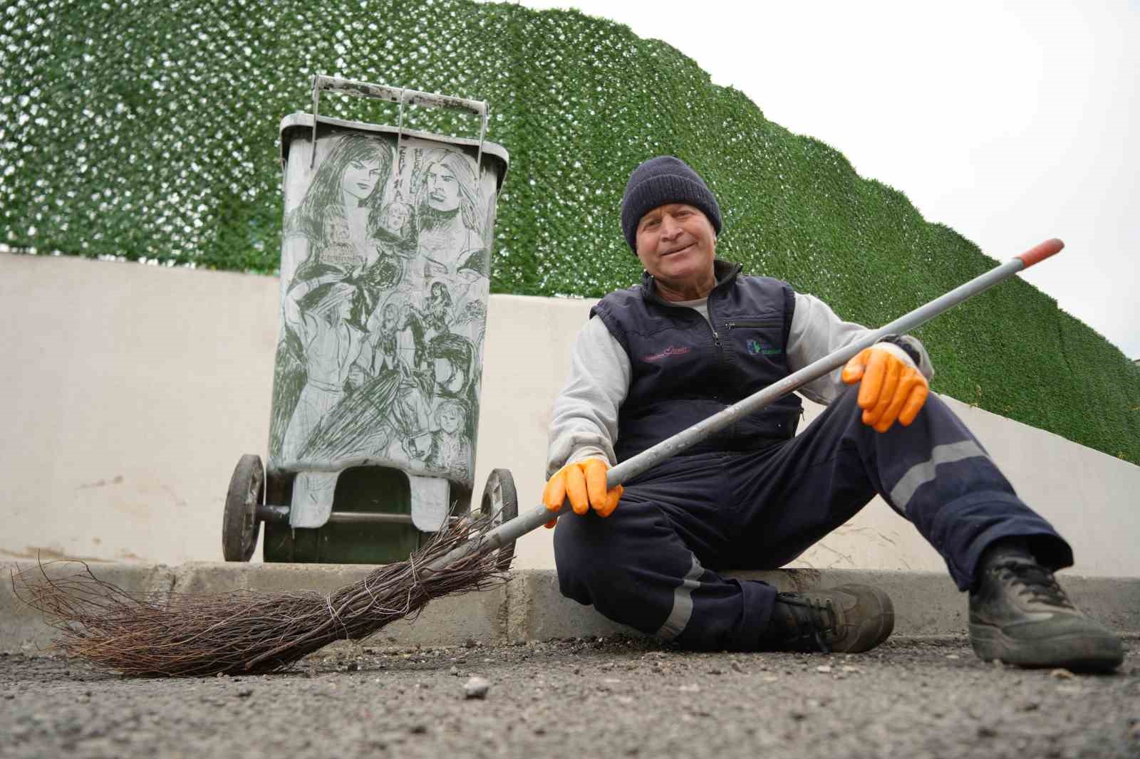 Çöpçüler Kralı’nda Kemal Sunal için mikrofon olan süpürge, onun elinde kaleme dönüştü
Çöpçüler Kralı’nda Kemal Sunal için mikrofon olan süpürge, onun elinde kaleme dönüştü