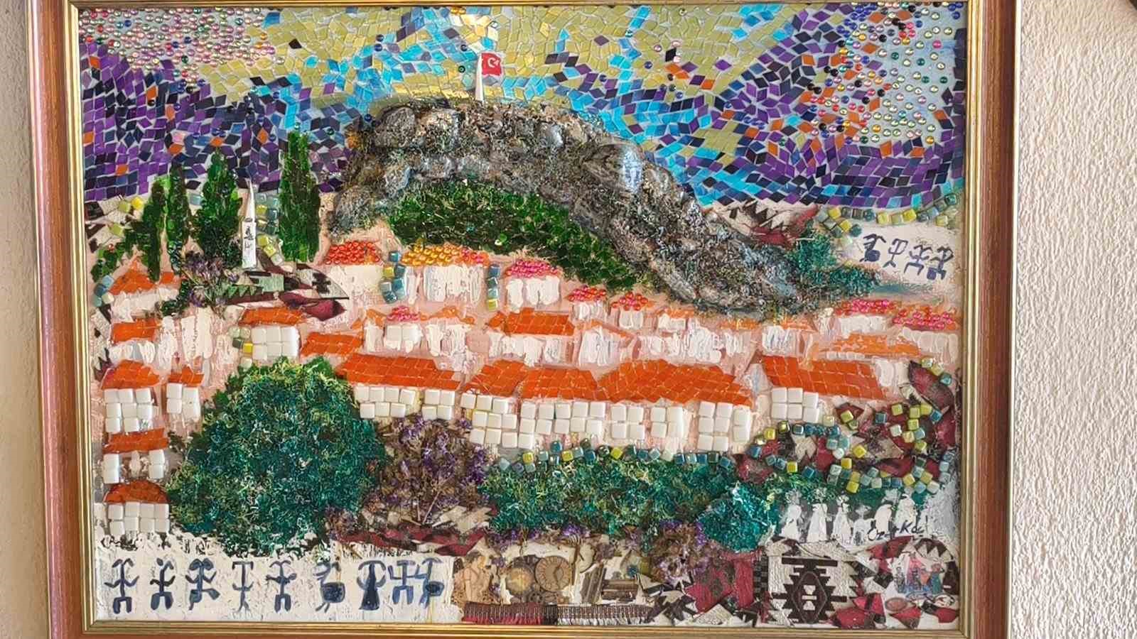 Çöpten sanat üretiyor
Çöpten sanat üretiyor