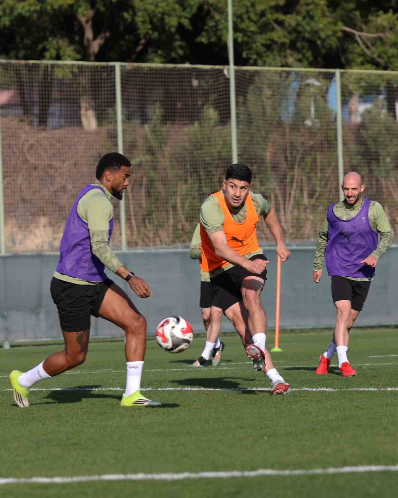 Corendon Alanyaspor, Göztepe maçı hazırlıkları sürdürdü
