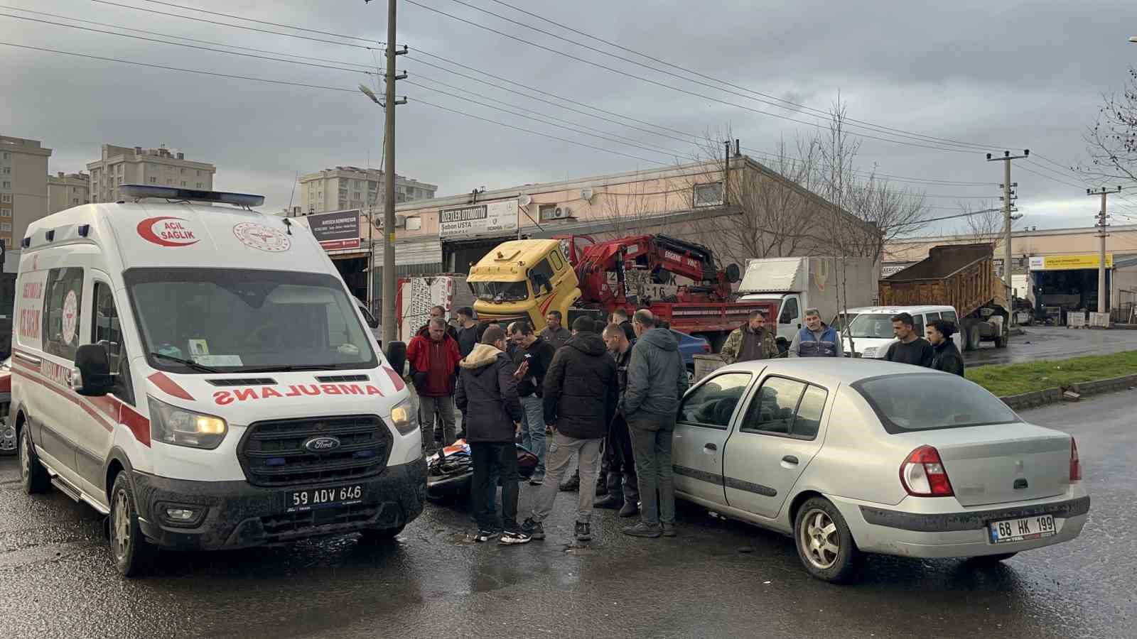 Çorlu’da otomobille çarpışan motosikletli yaralandı: Kaza anı kamerada
