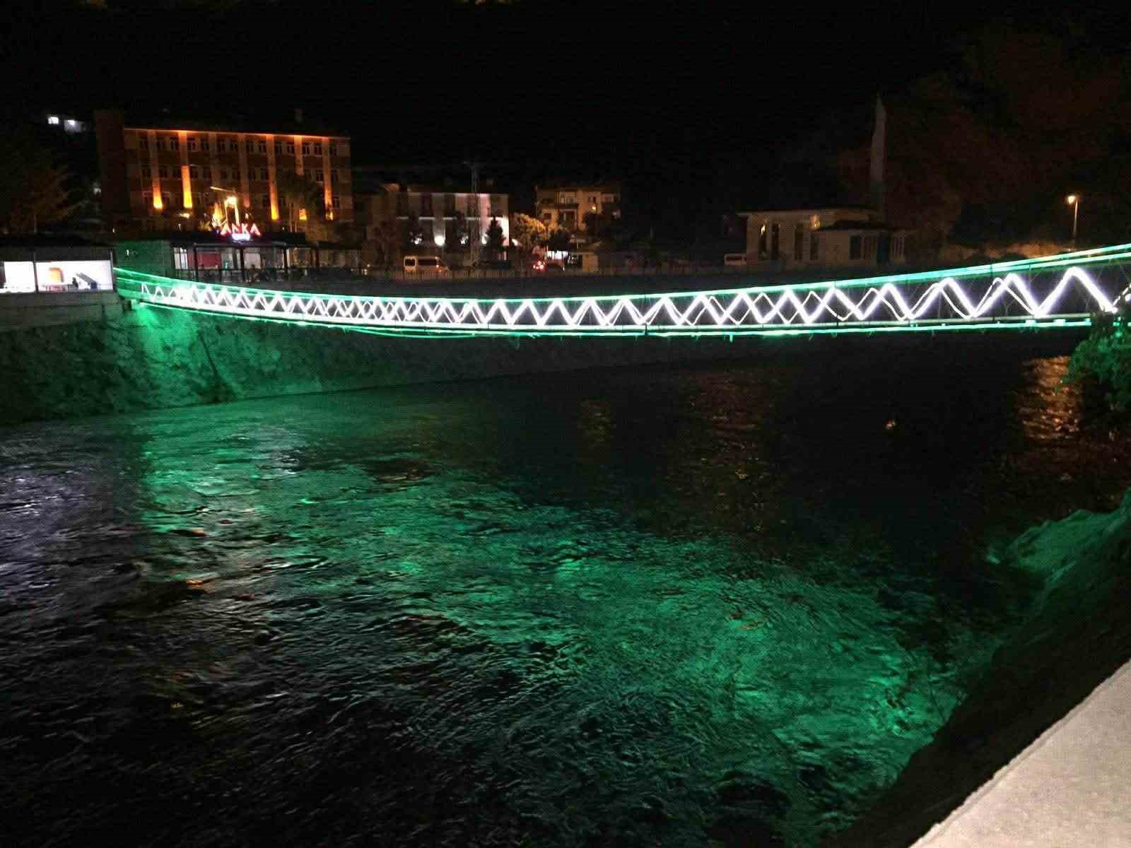 Çoruh Nehri üzerindeki asma köprüler tarihe meydan okuyor
