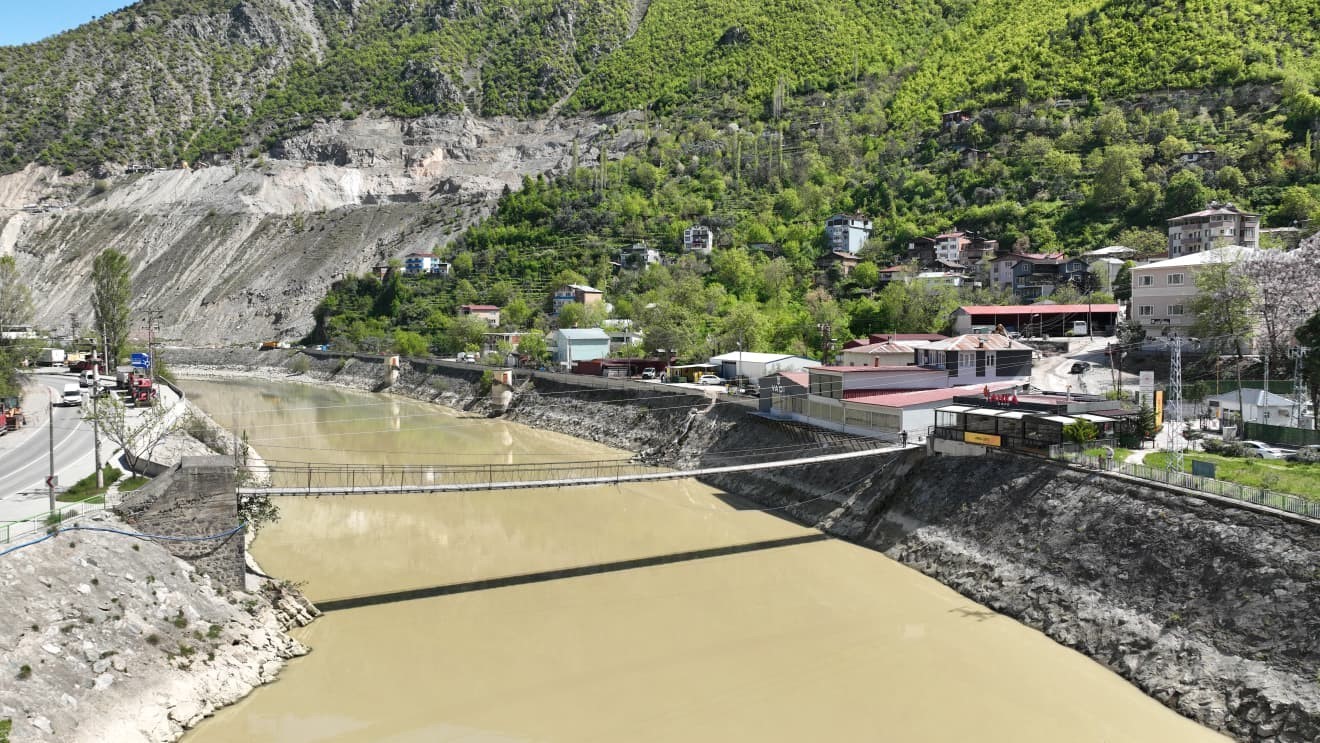 Çoruh Nehri üzerindeki asma köprüler tarihe meydan okuyor
