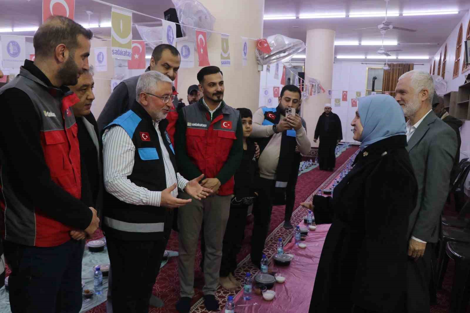 Çorum Belediyesi Suriye’de gönül sofrası kurdu
Çorum Belediyesi Suriye’de gönül sofrası kurdu