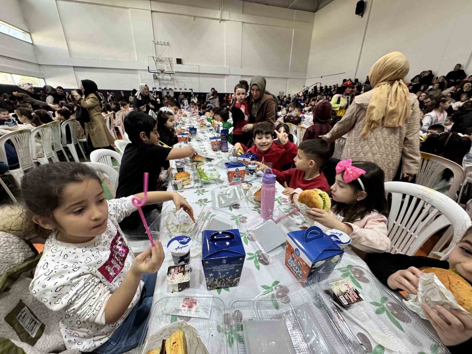 Çorum Belediyesi’nden çocuklara "tekne orucu" iftarı
