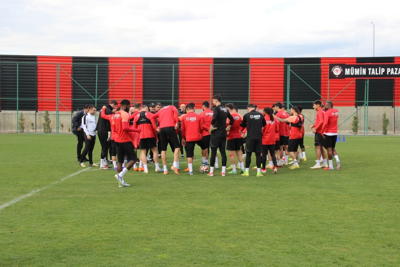 Çorum FK, Bandırmaspor hazırlıklarını sürdürdü
Çorum FK, Bandırmaspor hazırlıklarını sürdürdü