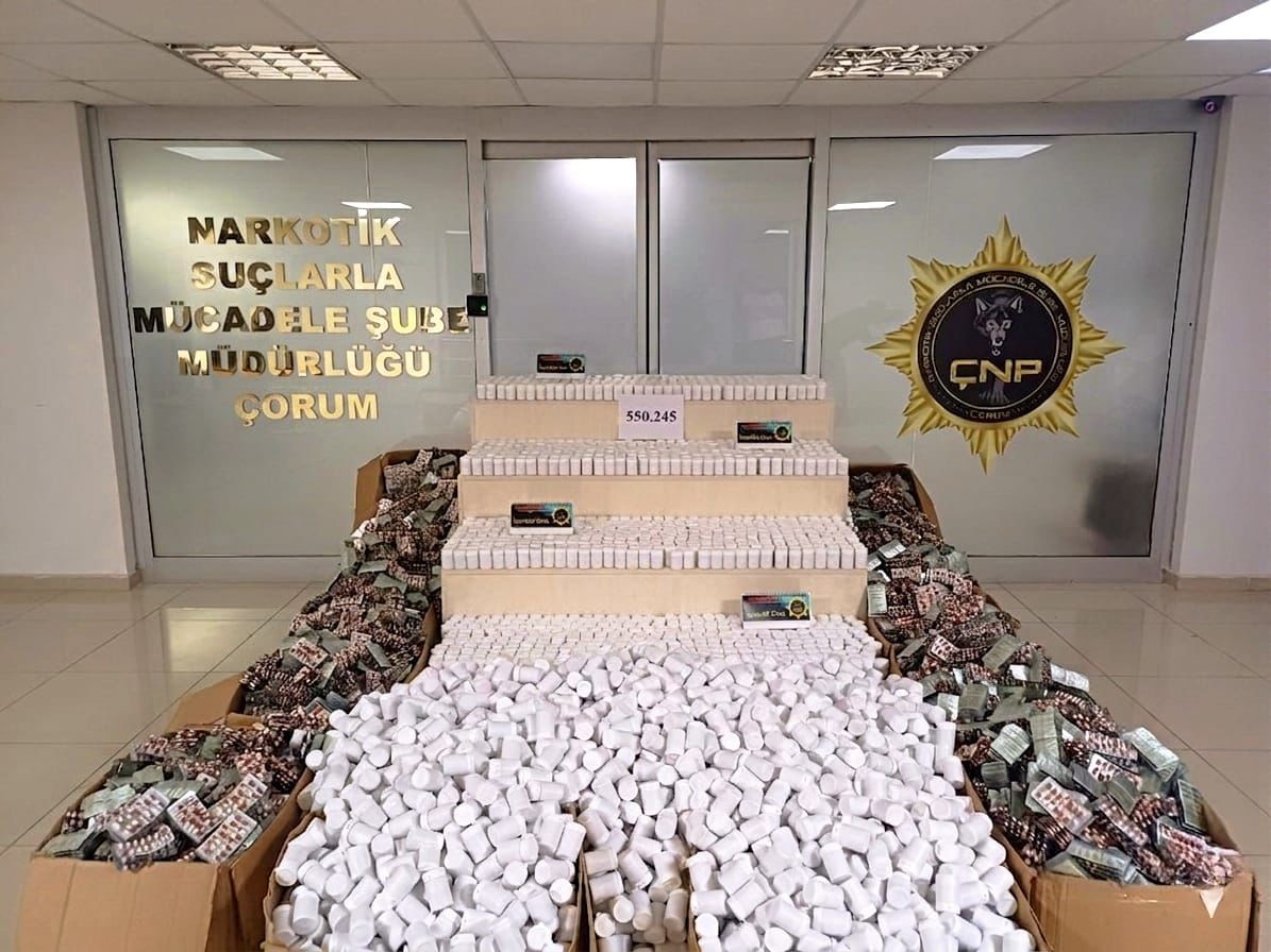 Çorum’da 550 bin adet sentetik ecza hapı ele geçirildi: 2 tutuklama
