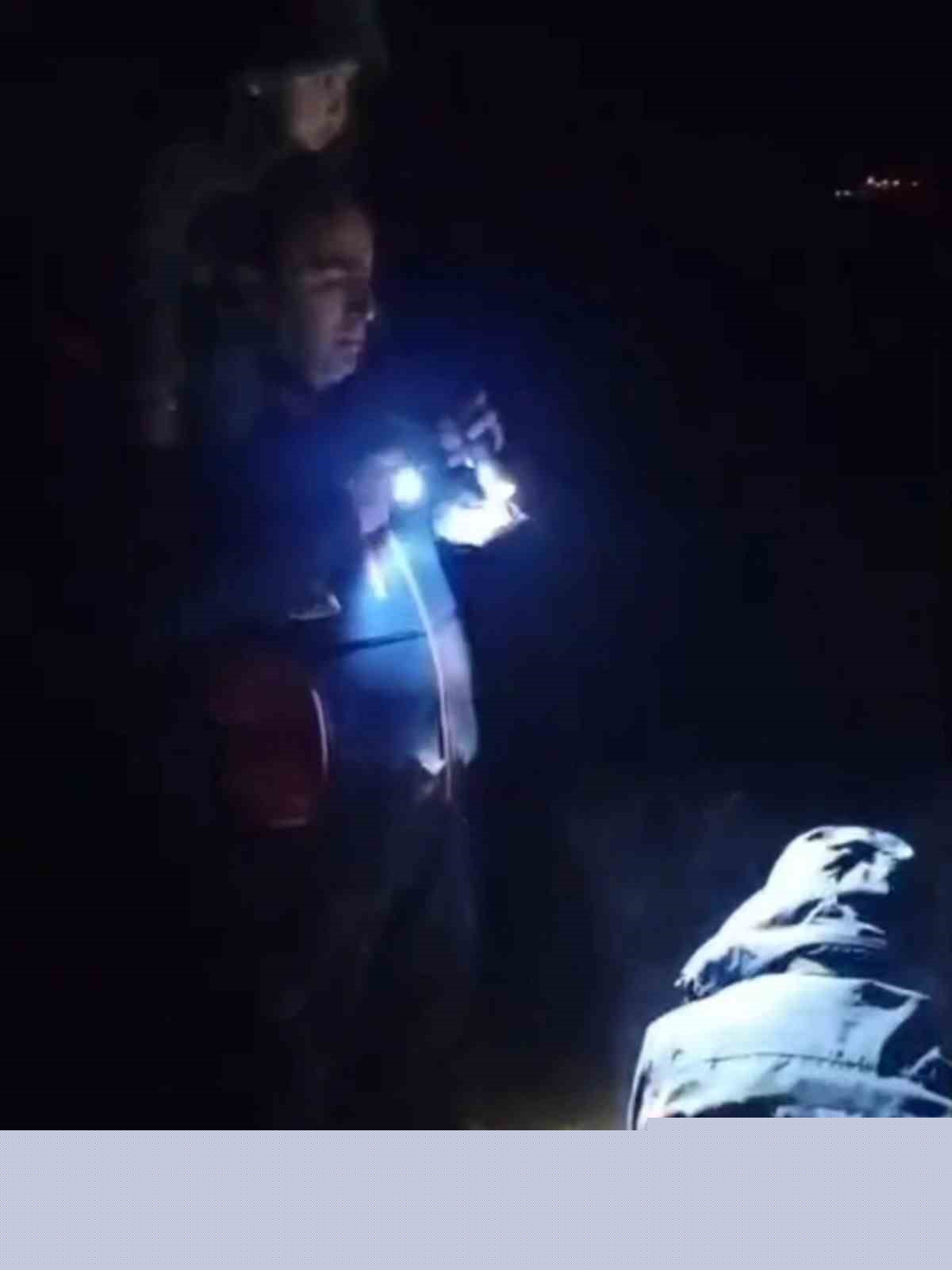 Çorum’da araçlarıyla çamura saplanan aile 8 saatlik çalışmayla kurtarıldı
