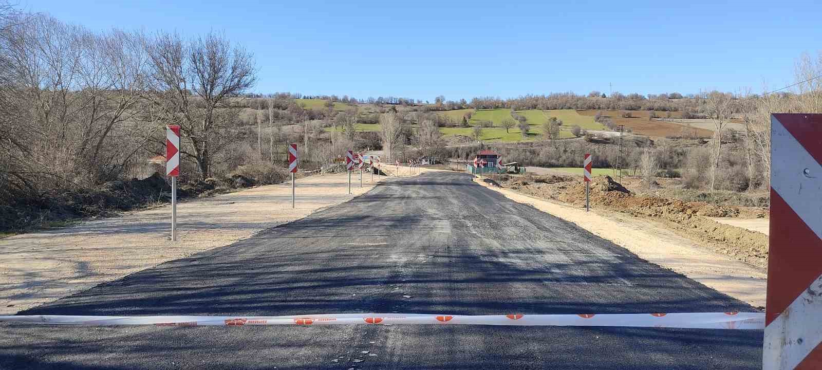 Çorum’da ayağı çöken köprüye alternatif yapılan yolda çalışmalarda sona gelindi

