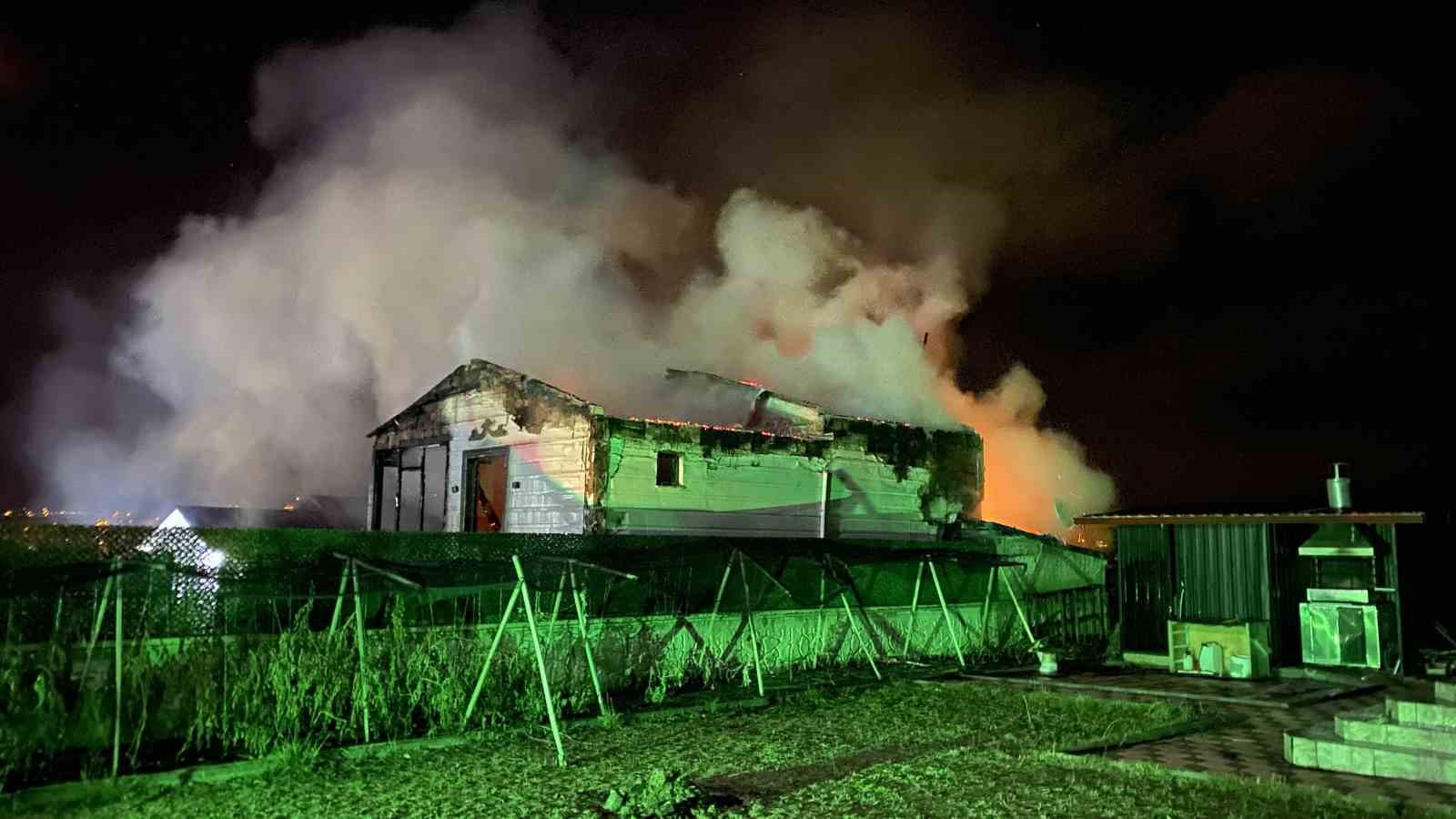 Çorum’da bağ evi alevlere teslim oldu

