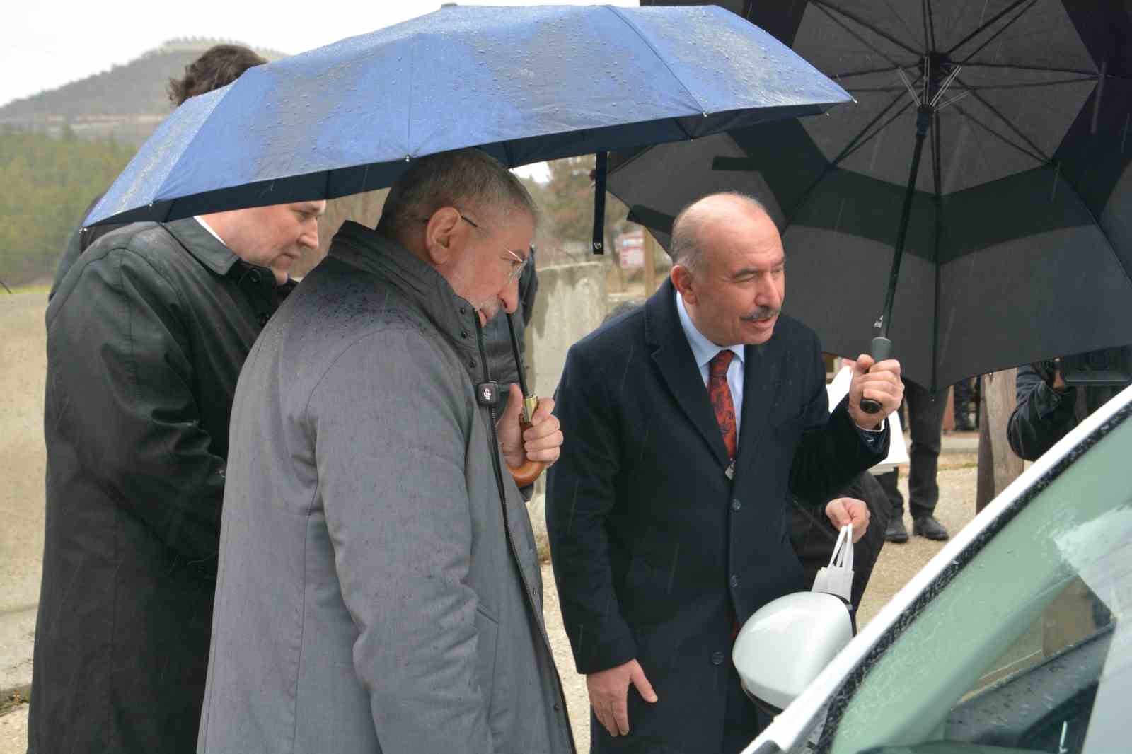 Çorum’da bayram öncesinde trafik denetimleri arttırıldı: Vali Çalgan ve Başkan Aşgın’dan sürücülere uyarı
