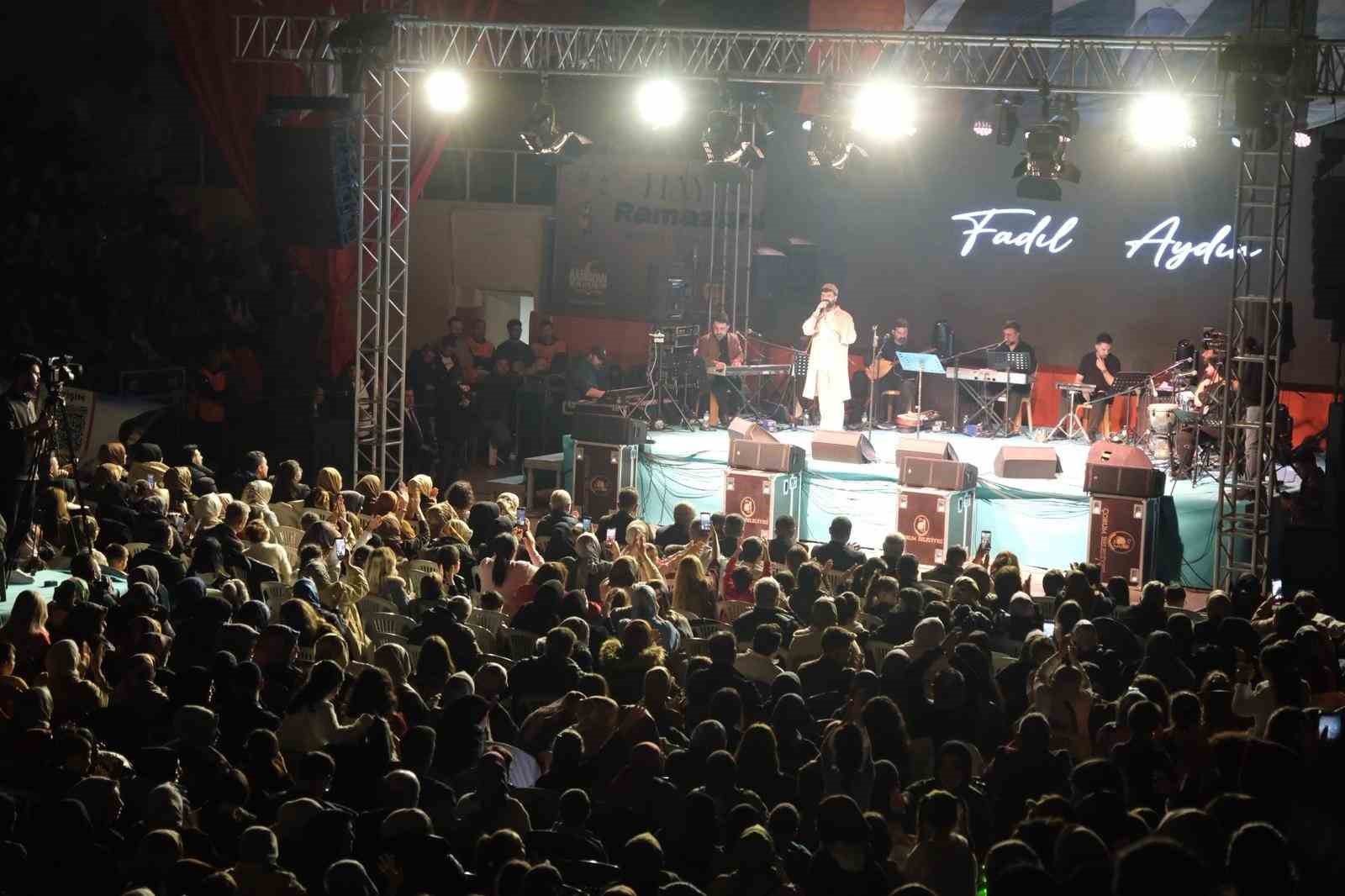 Çorum’da binlerce kişi ilahi ve ezgilerle golu gecede bir araya geldi
