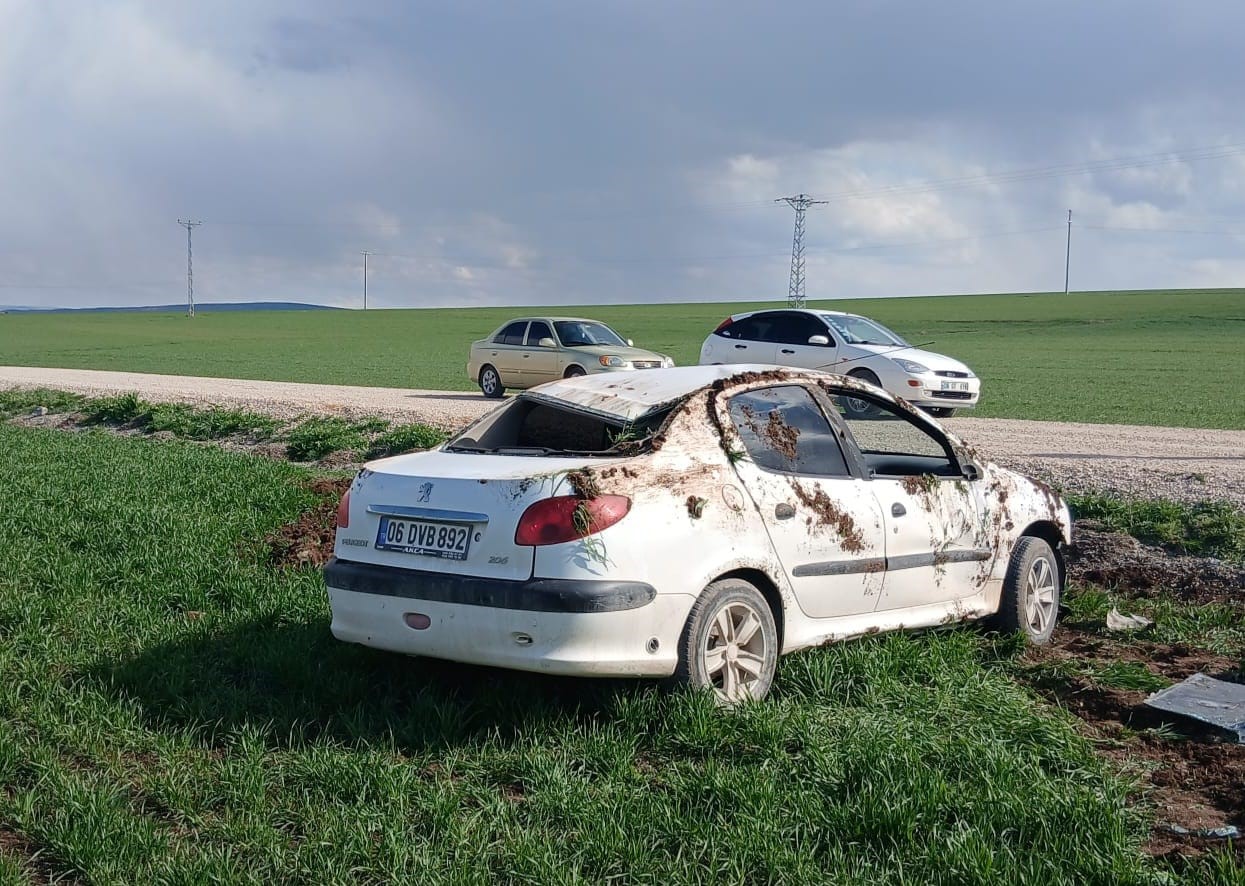 Çorum’da devrilen otomobilin sürücüsü yaralandı
