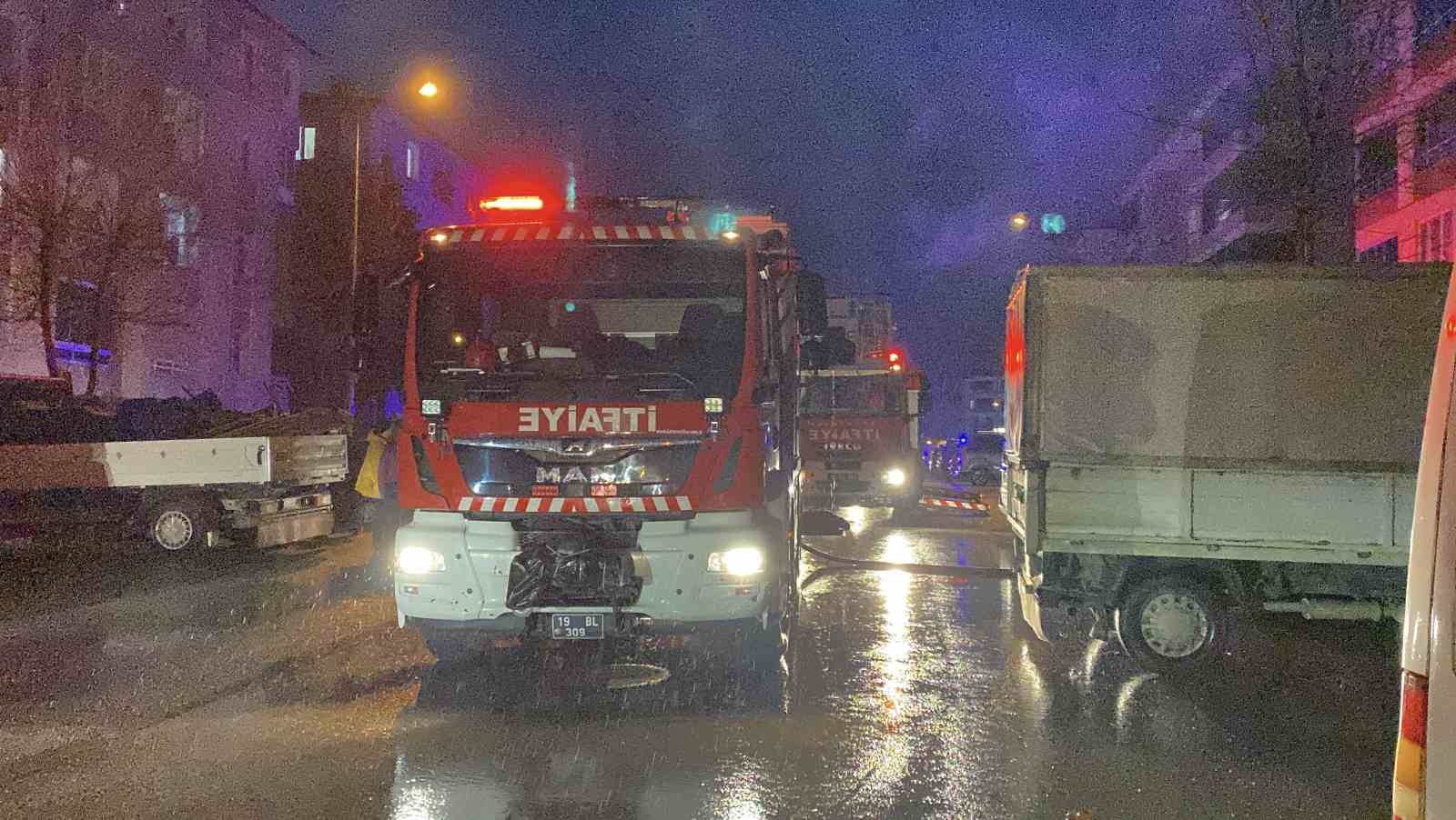 Çorum’da ev yangını: Mahsur kalan aileyi itfaiye kurtardı
