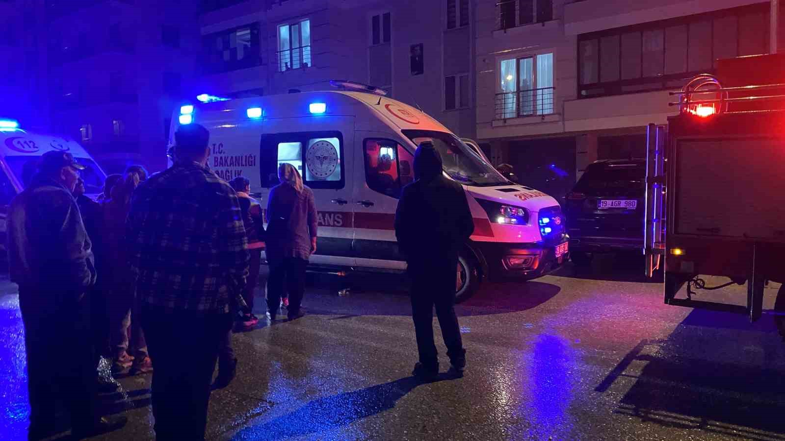 Çorum’da ev yangını: Mahsur kalan aileyi itfaiye kurtardı
