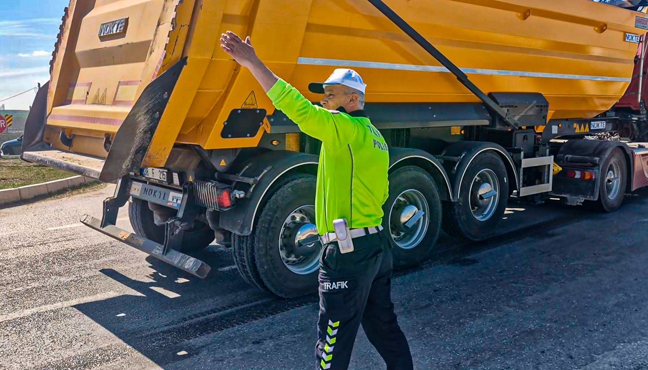 Çorum’da hafif ticari araç ile otomobil çarpıştı: 1 yaralı
