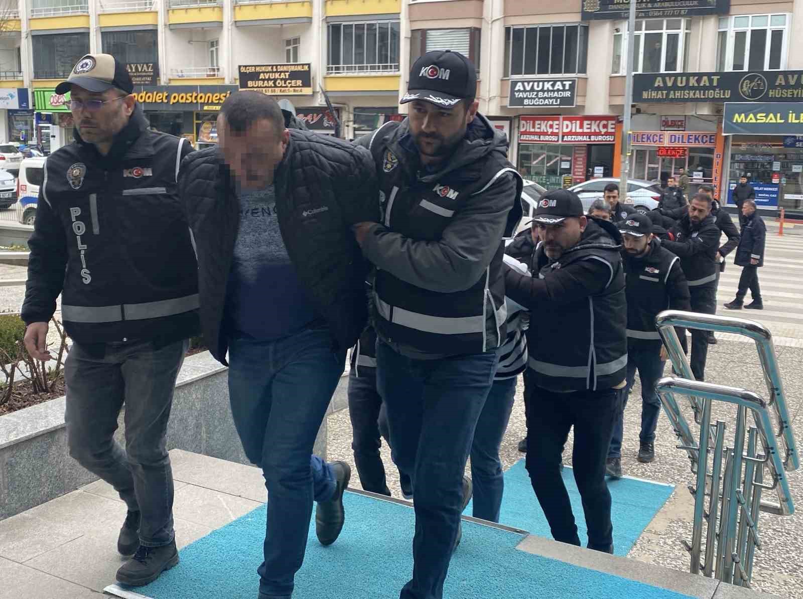Çorum’da iş yerlerine silahlı saldırı düzenleyen 8 kişi gözaltına alındı
