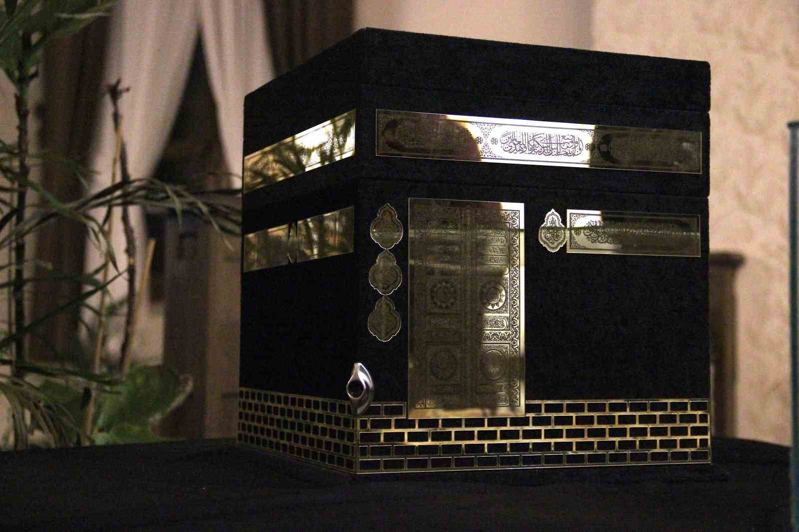 Çorum’da Kadir Gecesi’nde kutsal emanetlere yoğun ilgi
