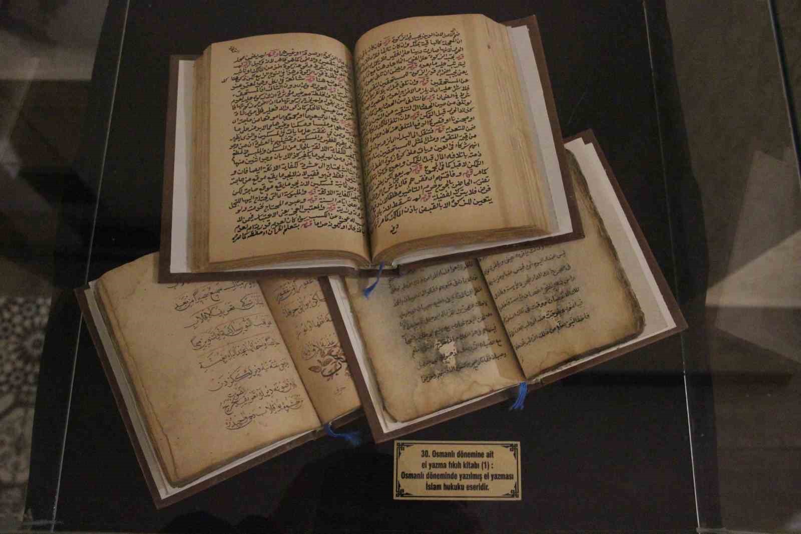 Çorum’da Kadir Gecesi’nde kutsal emanetlere yoğun ilgi
