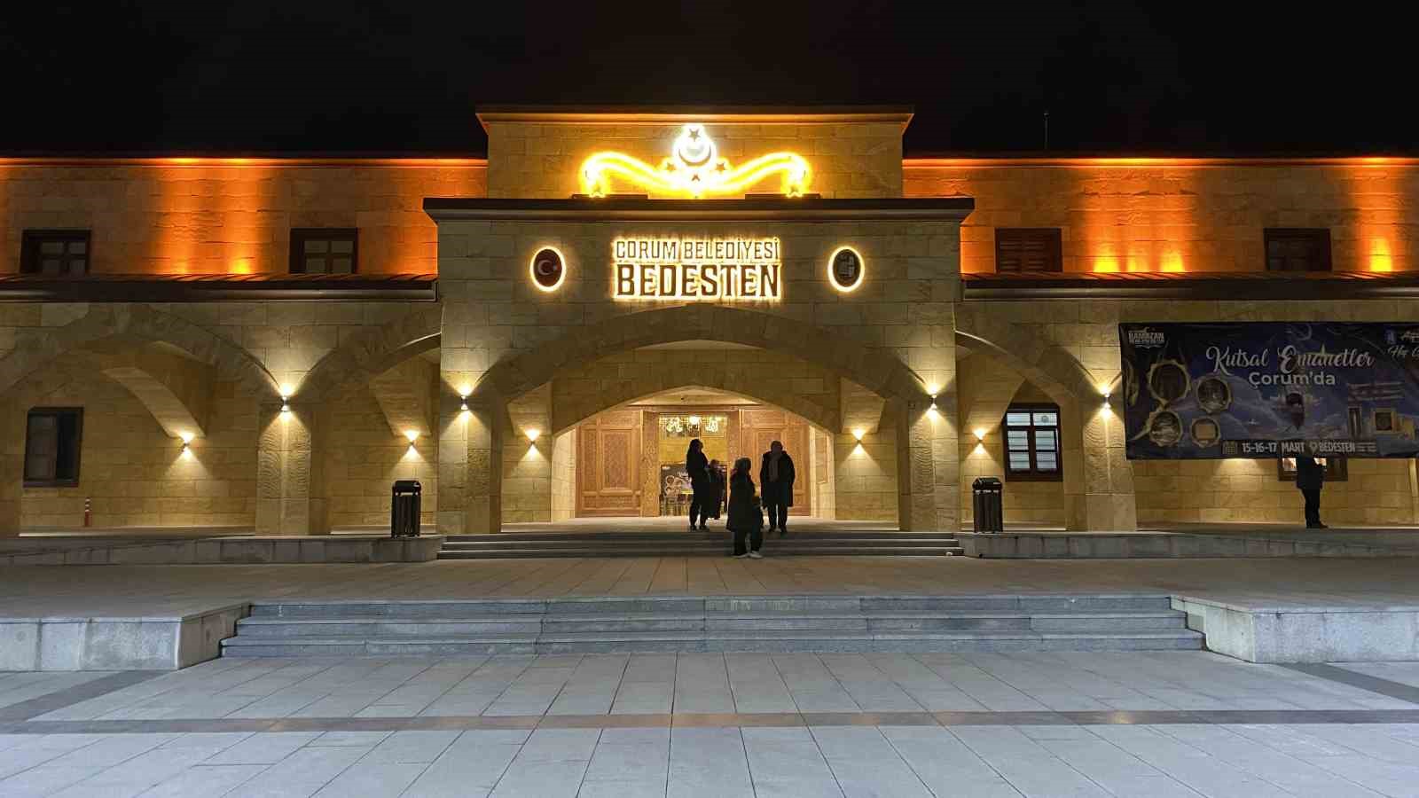 Çorum’da Kadir Gecesi’nde kutsal emanetlere yoğun ilgi
