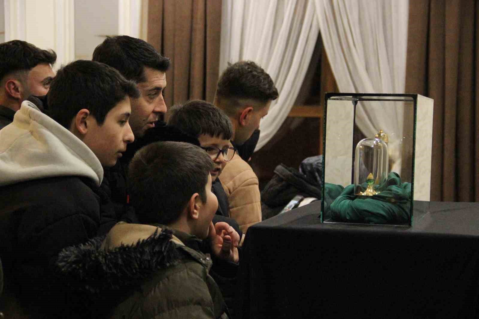 Çorum’da Kadir Gecesi’nde kutsal emanetlere yoğun ilgi
