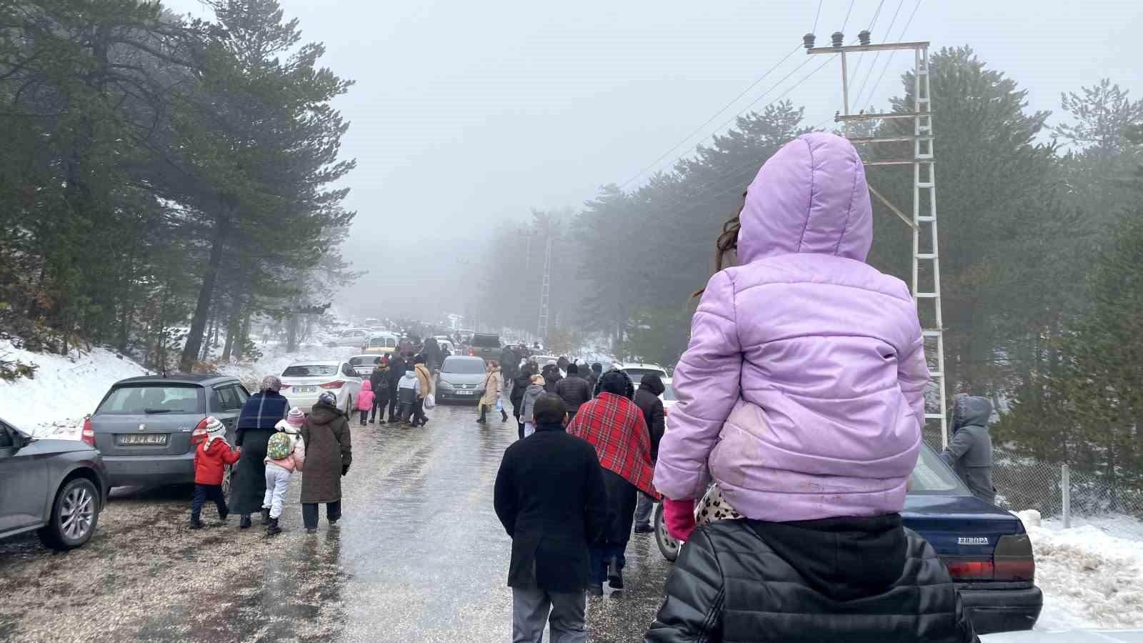 Çorum’da kar festivali vatandaşların akınına uğradı
