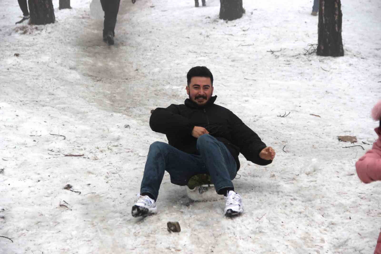 Çorum’da kar festivali vatandaşların akınına uğradı
