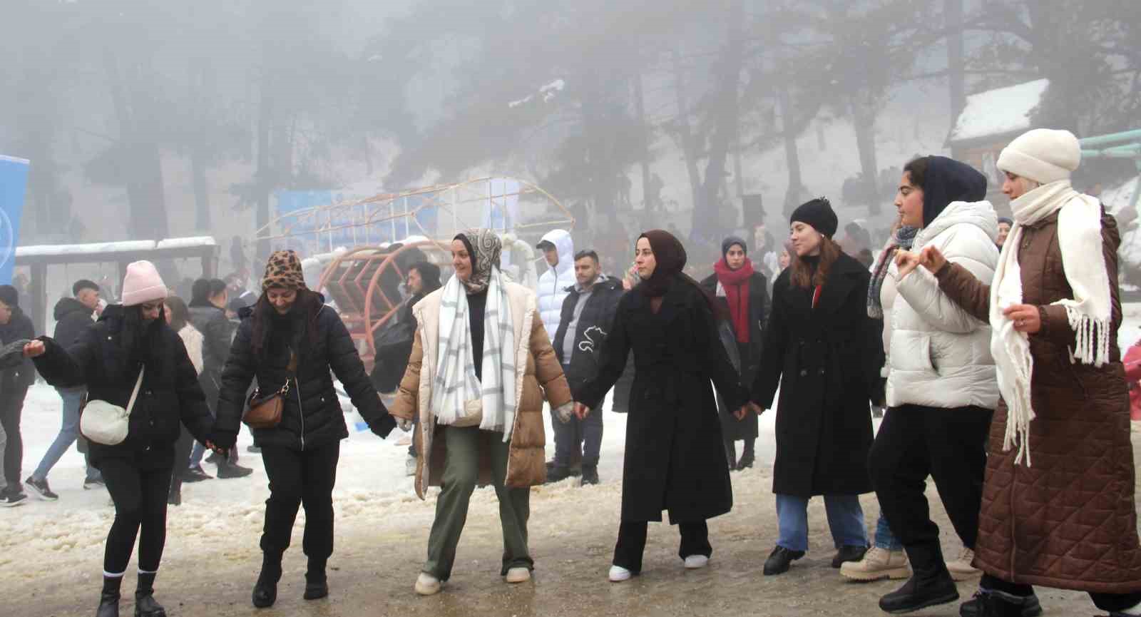 Çorum’da kar festivali vatandaşların akınına uğradı
