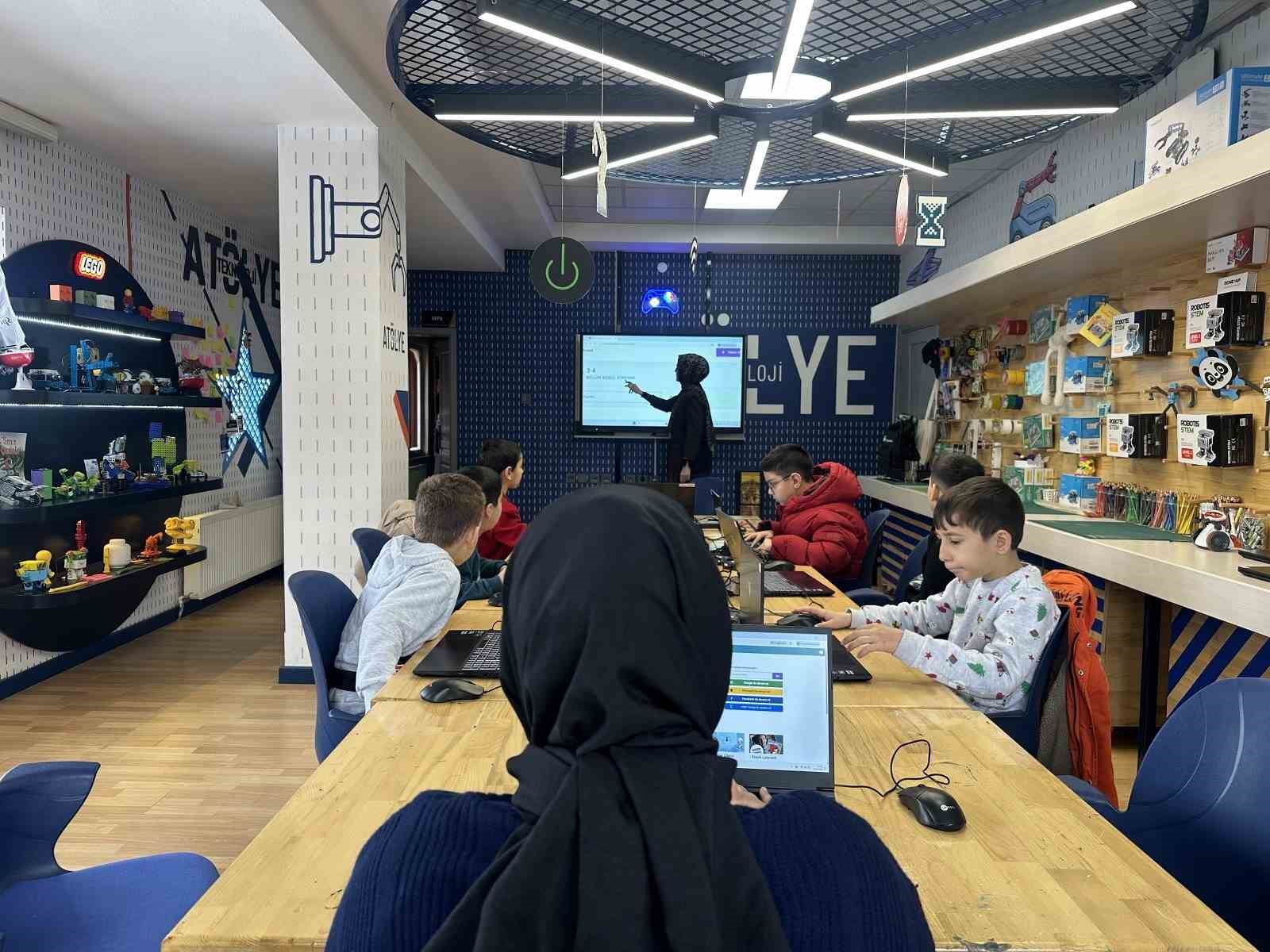 Çorum’da öğrenciler yarıyıl tatilinde bilimle buluştu: "Kış akademisi" başladı
