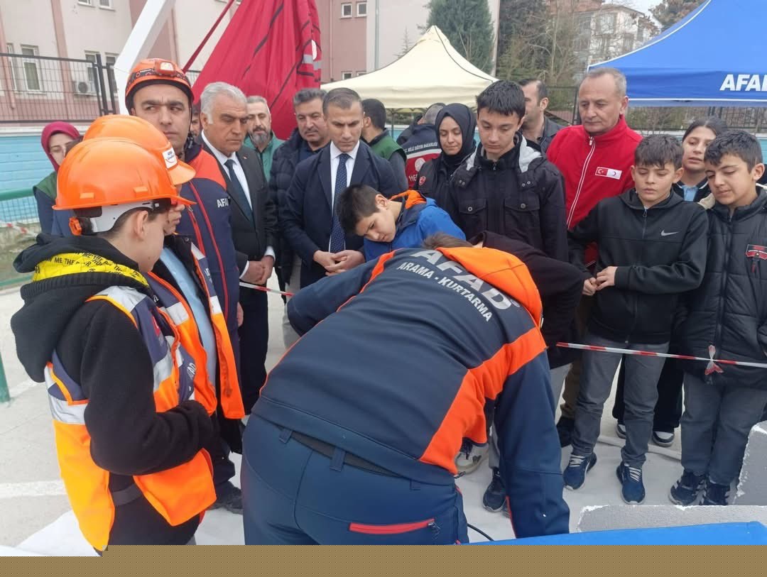 Çorum’da öğrencilere deprem eğitimi
