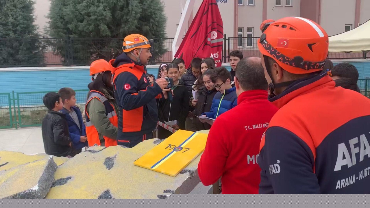 Çorum’da öğrencilere deprem eğitimi
