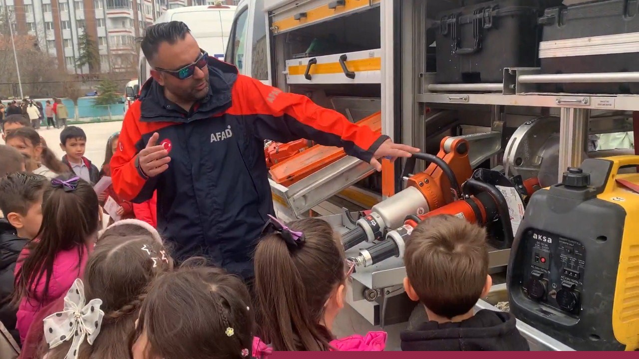 Çorum’da öğrencilere deprem eğitimi
