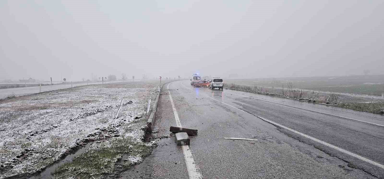 Çorum’da otomobil tabelaya çarptı: 1 yaralı
