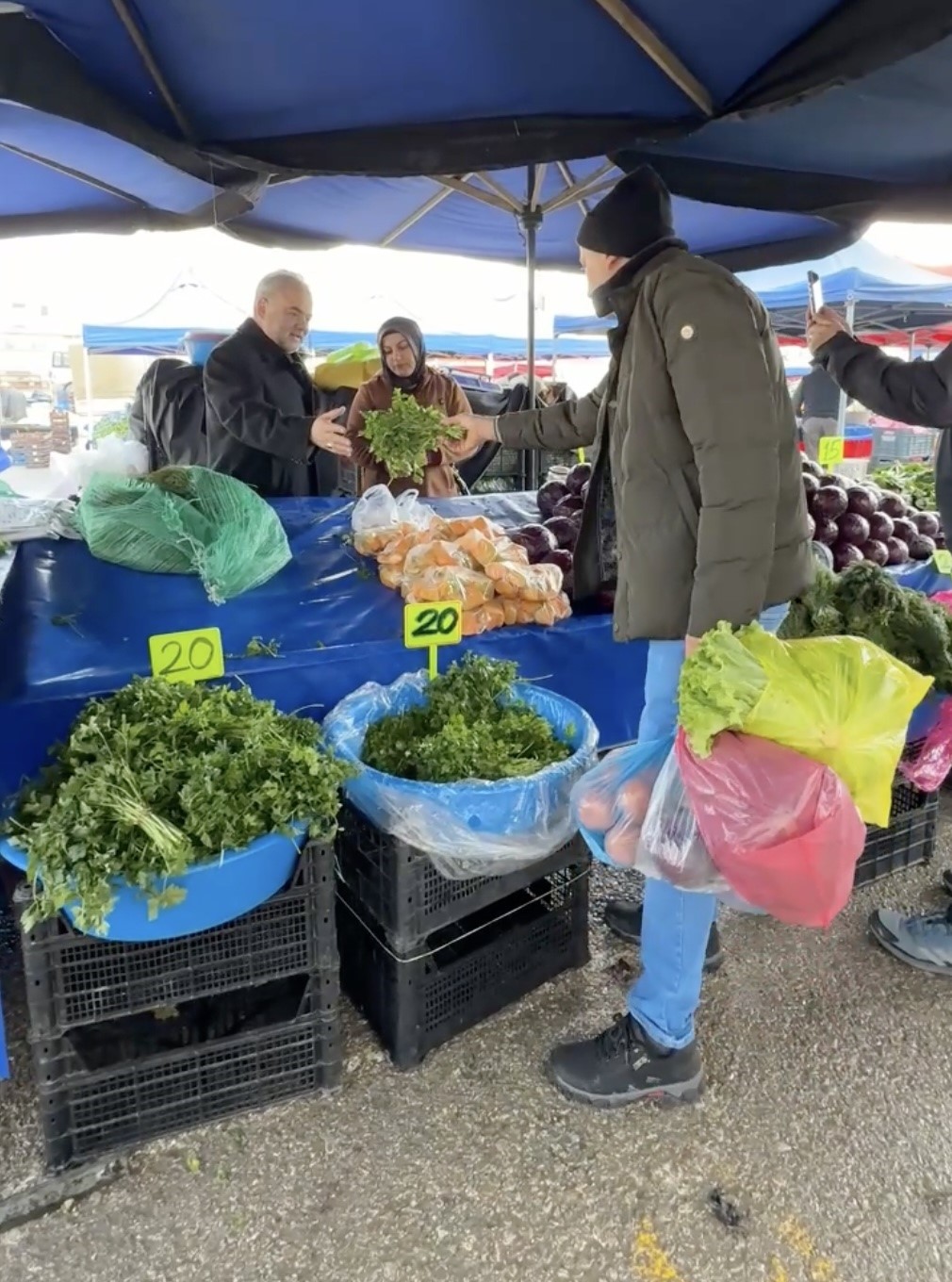 Çorum’da semt pazarlarında "seç-al" dönemi başladı
Çorum’da semt pazarlarında "seç-al" dönemi başladı
