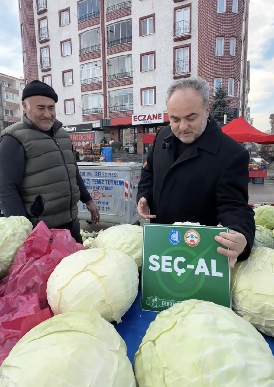 Çorum’da semt pazarlarında "seç-al" dönemi başladı
Çorum’da semt pazarlarında "seç-al" dönemi başladı
