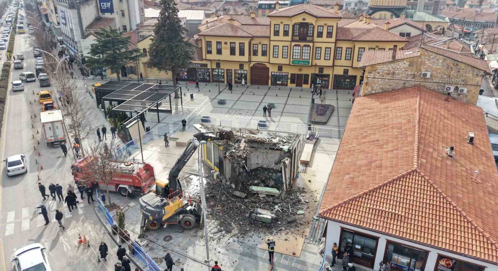 Çorum’da son binanın da yıkılmasıyla tarihi silüet gün yüzüne çıktı
